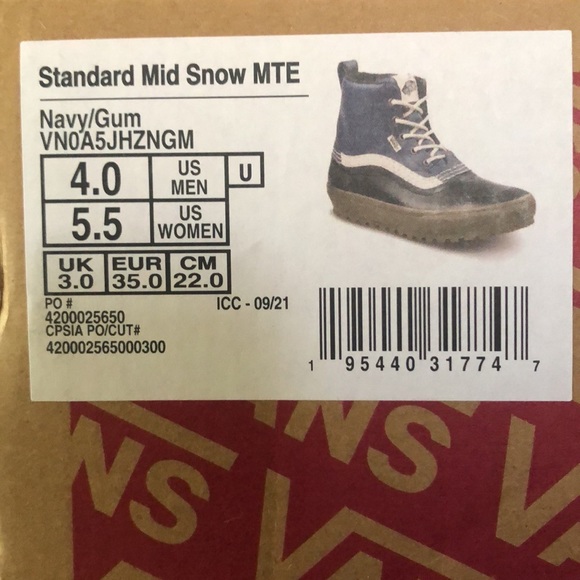 Vans MTE mid navy/gum size 4/6 NEW - Picture 9 of 10